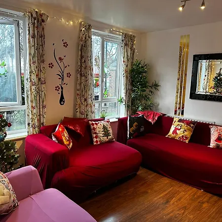 Apartment Apartment: 2-bed Oasis With Rapid Transit Access