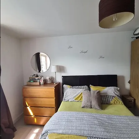 1 Bedroom Stylish In Zone 2 Close To Center - Whole Apartment London