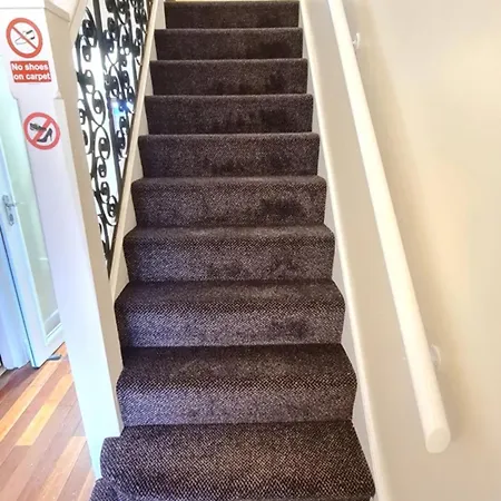 Holiday home Luxury London House Sleeps X 16, Free Parking, Free Wifi, Garden Patio, Close To Tube Line Easy Access To London *