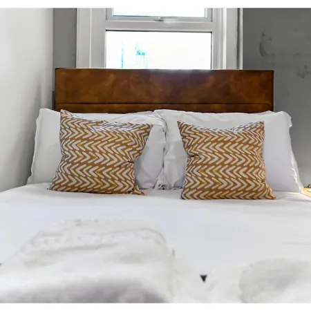 Captivating 2 Bd Flat In