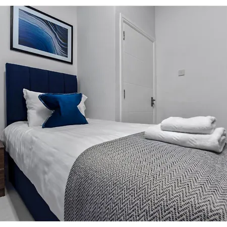 Captivating 2 Bd Flat In London