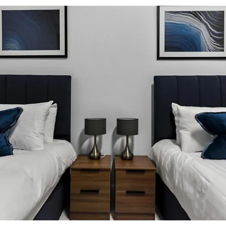 Captivating 2 Bd Flat In Apartment *