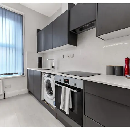 Apartment Captivating 2 Bd Flat In London