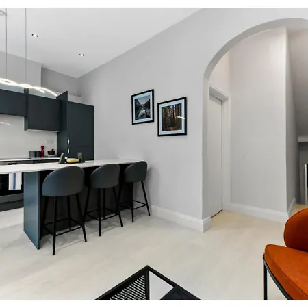 Apartment Captivating 2 Bd Flat In *