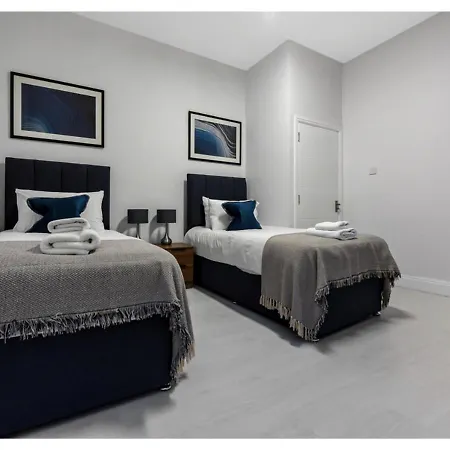 Apartment Captivating 2 Bd Flat In *
