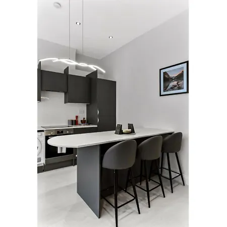 Captivating 2 Bd Flat In Apartment London