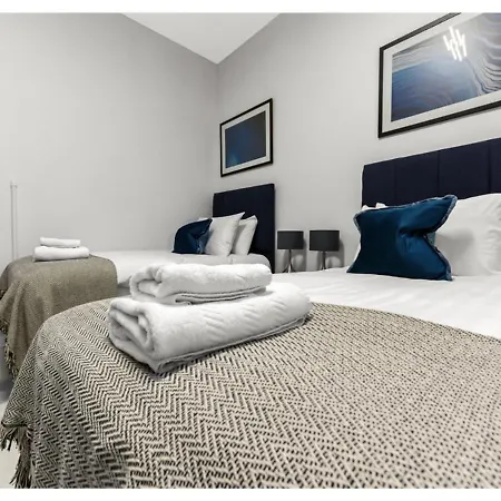 Captivating 2 Bd Flat In London