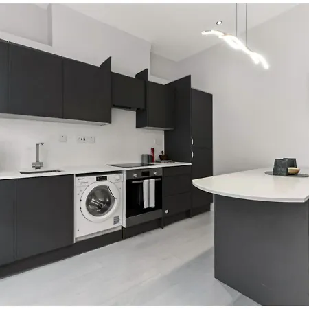 Captivating 2 Bd Flat In Apartment