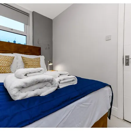 Captivating 2 Bd Flat In * London