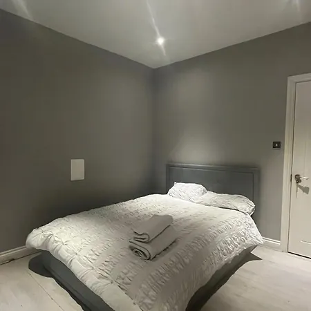 Homestay Large House Close To Greenwich *