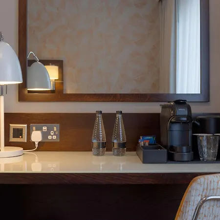 Doubletree By Hilton London Heathrow Airport 4*