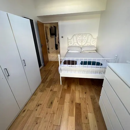 Apartment N8, Modern 2 Bedroom