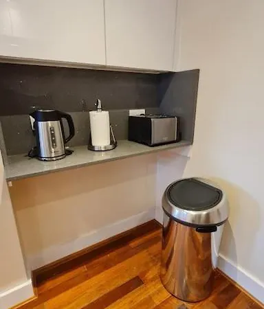 Luxury London House Sleeps X 16, Free Parking, Free Wifi, Garden Patio, Close To Tube Line Easy Access To London