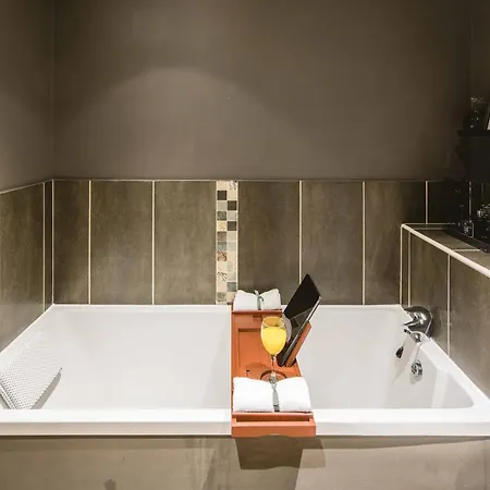 Canary Wharf 2-bed Luxury Haven * London
