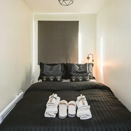 Canary Wharf 2-bed Luxury Haven Apartment London