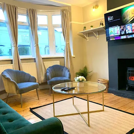 Cosy 3 Bedroom House With Free Parking Near Kingston Thames Apartment New Malden