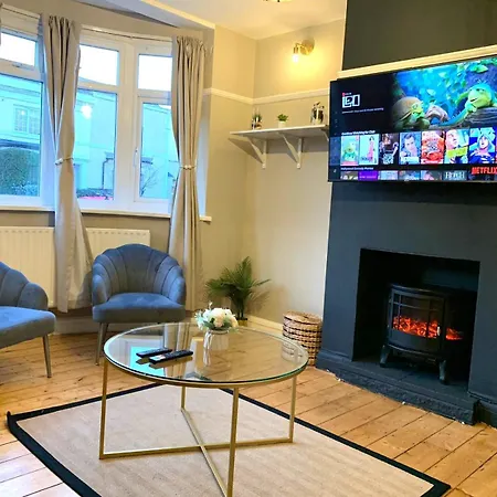 Cosy 3 Bedroom House With Free Parking Near Kingston Thames * New Malden