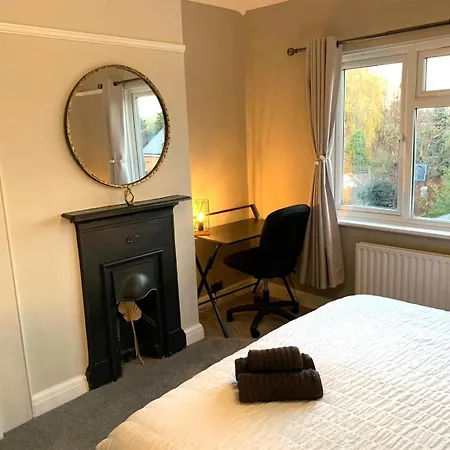 Apartment Cosy 3 Bedroom House With Free Parking Near Kingston Thames