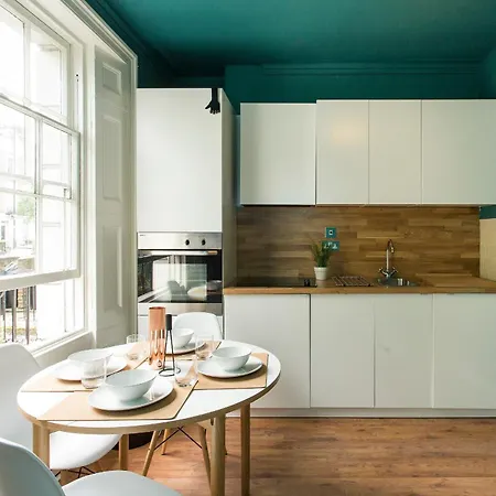Camden Apartment By Morethanstays