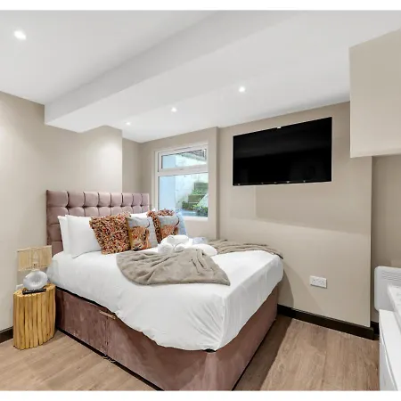 Serene Bliss: Perfect For 2 Apartment London