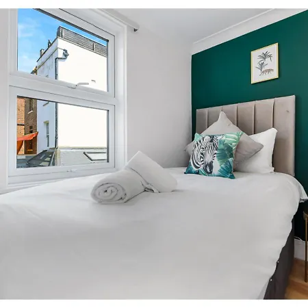 Apartment Energizing Getaway: Newly Renovated 2 Bedroom Flat