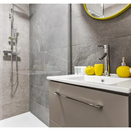 Apartment Energizing Getaway: Newly Renovated 2 Bedroom Flat *