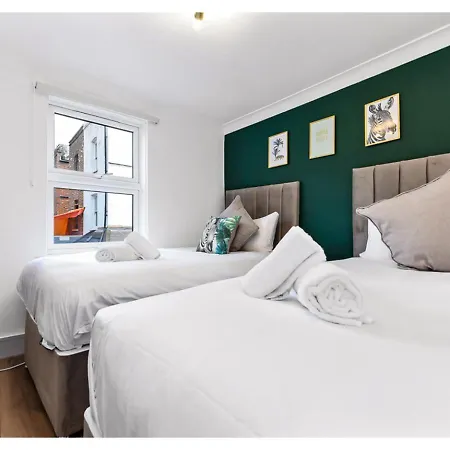 Apartment Energizing Getaway: Newly Renovated 2 Bedroom Flat