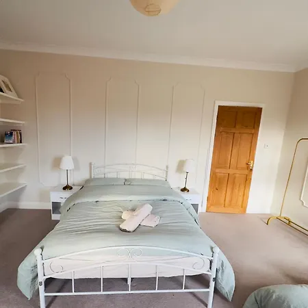 Cosy 3 Bedroom Flat Nearby Willsden Homestay