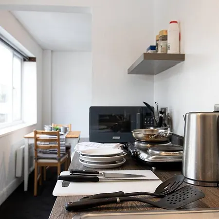 Village Self Contained Flat & Cheam