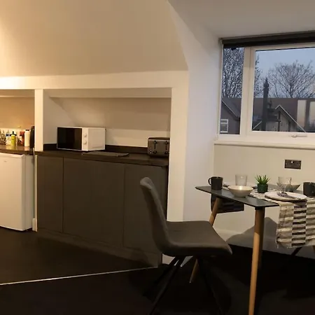 Village Self Contained Flat & Cheam