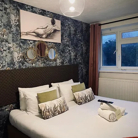 Homestay R1 Superking Sized Bed & 65