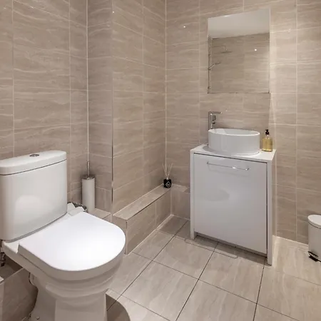 2 Bed Town House With Garden In Hackney, Apartment