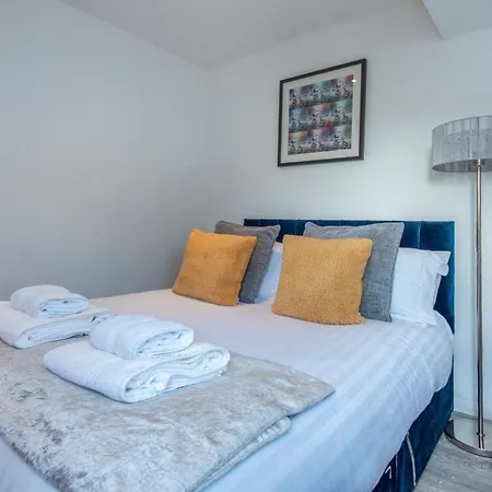 2 Bed Town House With Garden In Hackney, *