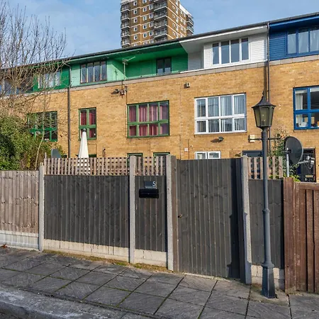 Apartment 2 Bed Town House With Garden In Hackney, London