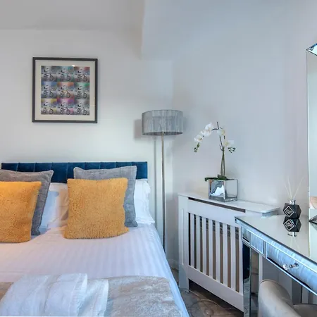 2 Bed Town House With Garden In Hackney, Apartment *