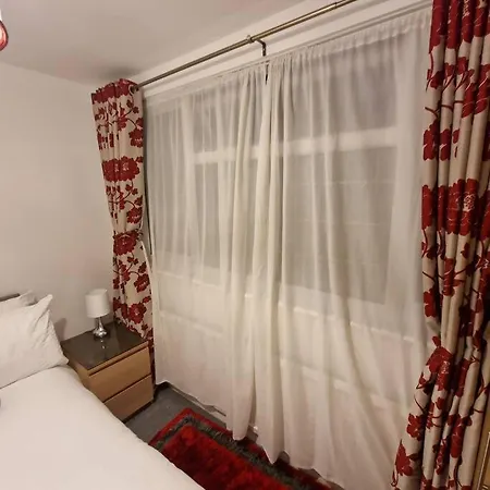 Holiday home 4 Bedroom Luxury With Garden In East London