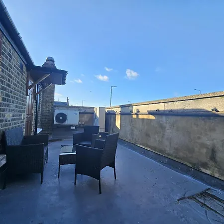 Livestay - Chiswick With Free Parking Apartment *