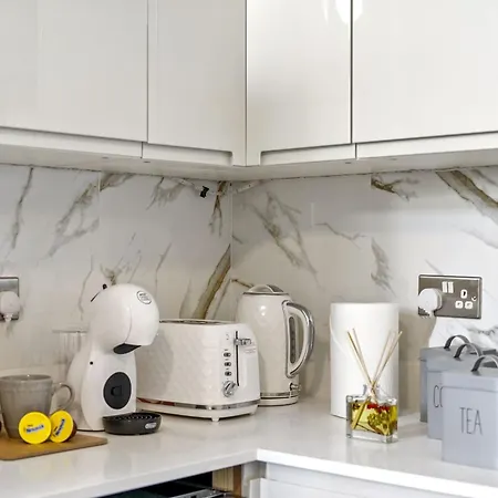 Livestay - Chiswick With Free Parking Apartment London