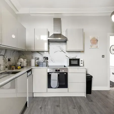Livestay - Chiswick With Free Parking