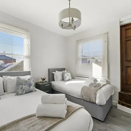 Apartment Livestay - Chiswick With Free Parking London