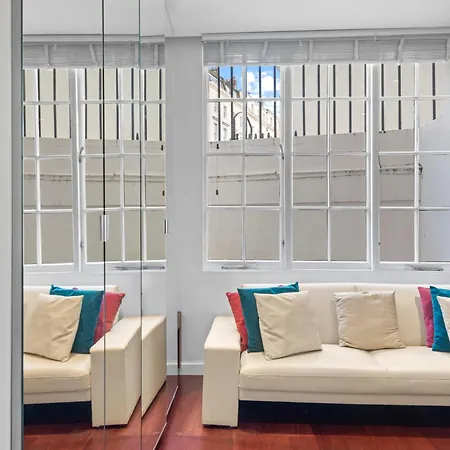Londwell, Sloane Square Gem, Private Terrace Apartamento Londres