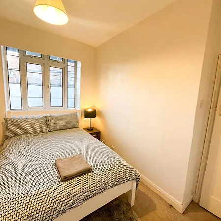 Apartamento 2 Bed Flat - Short Walk From Brent Cross Station