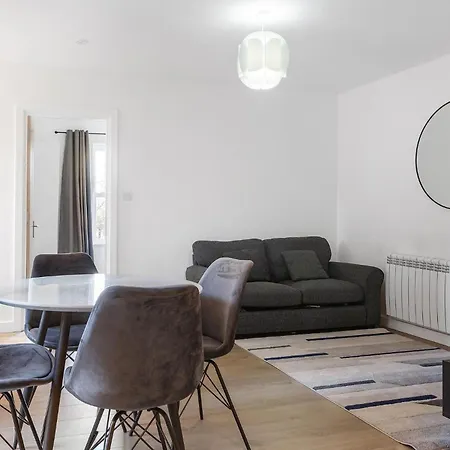 Prime Location Flats Apartment London