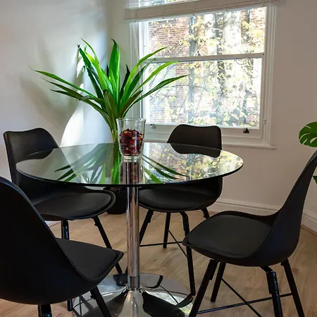 4 Bedrooms Peaceful Abbey Rd - St Johns Wood Apartment *