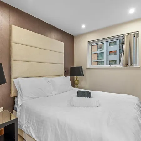 Apartment Londwell, Chelsea Living, Flat With Balcony *