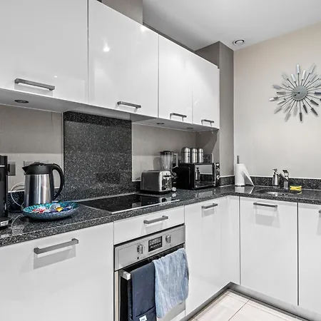 Londwell, Chelsea Living, Flat With Balcony *