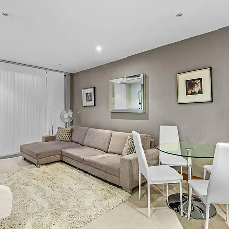 Londwell, Chelsea Living, Flat With Balcony * London