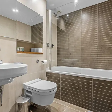 Apartment Londwell, Chelsea Living, Flat With Balcony *