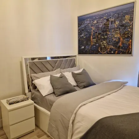 Spacious And Homely One Bedroom Homestay