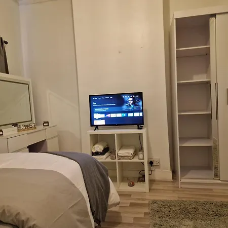 Homestay Spacious And Homely One Bedroom *